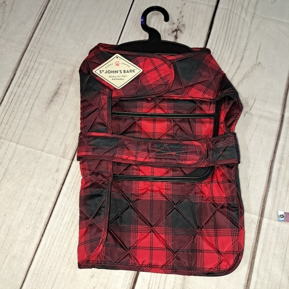 St. John’s Bark Puffer Pet Vest Apparel Dog Size Medium Red Plaid